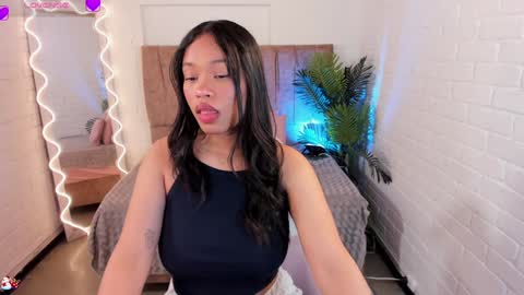 Snapshot of penelope_tay chatting on 12-23-24, 03:40 penelope online show from 12-23-24, 03:40