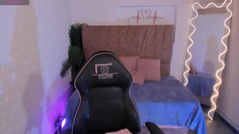 penelope online show from 11-20-25, 03:28