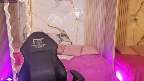 Snapshot of penelope_tay chatting on 04-15-26, 04:52 penelope online show from 04-15-26, 04:52