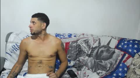 Snapshot of penelopeanddior chatting on 02-04-25, 09:07 independent model online show from 02-04-25, 09:07