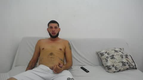 independent model online show from 05-11-26, 04:40