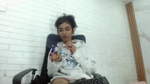 Snapshot of penelopee_rouse chatting on 11-04-25, 08:08 Penelopee Rouse online show from 11-04-25, 08:08