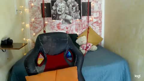 Snapshot of penelopeheart3 chatting on 10-27-25, 09:30 penelopeheart3 online show from 10-27-25, 09:30