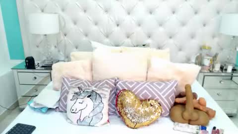 Penelope Laurent online show from 12-18-25, 12:22