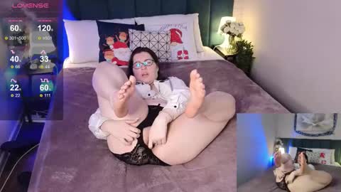 Hi  Im Peneloppa online show from 12-17-25, 09:32