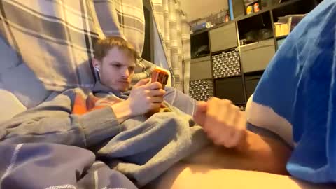 Penguin online show from 11-23-25, 07:24