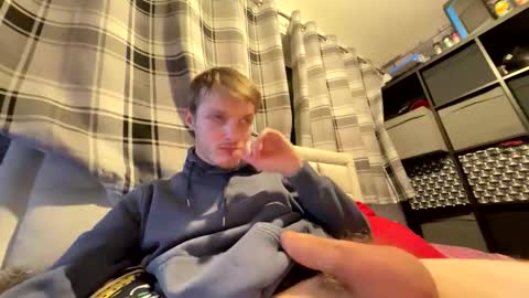 Penguin online show from 12-20-25, 11:01