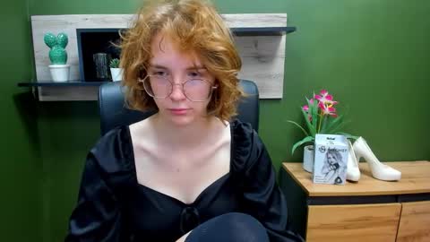 Snapshot of penny_lust chatting on 09-25-25, 06:39 Penny online show from 09-25-25, 06:39