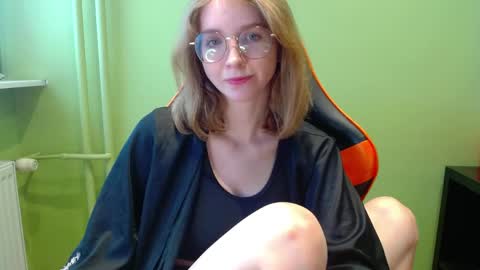 Snapshot of penny_lust chatting on 04-13-26, 06:30 Penny online show from 04-13-26, 06:30