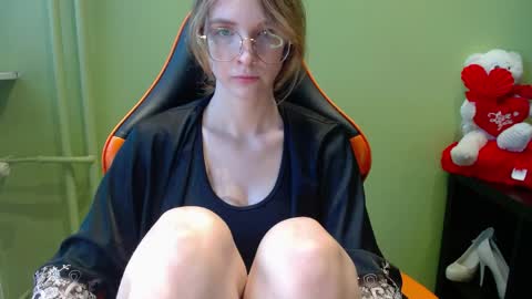 Snapshot of penny_lust chatting on 04-20-26, 06:38 Penny online show from 04-20-26, 06:38
