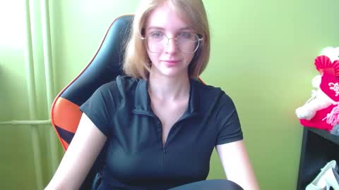 Snapshot of penny_lust chatting on 04-21-26, 06:31 Penny online show from 04-21-26, 06:31