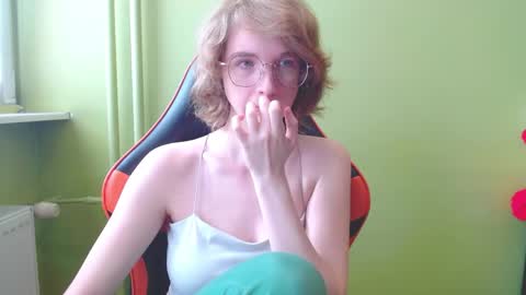 Snapshot of penny_lust chatting on 04-28-26, 06:40 Penny online show from 04-28-26, 06:40
