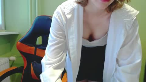 Snapshot of penny_lust chatting on 05-13-26, 06:33 Penny online show from 05-13-26, 06:33