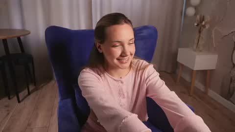 im Kira today is my 1st day here 3 online show from 06-17-26, 04:48
