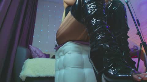 Dia  online show from 01-21-25, 05:38