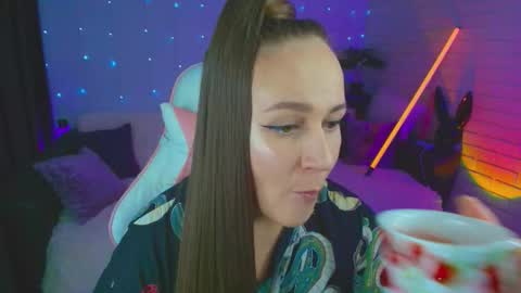 Dia  online show from 09-22-25, 08:22