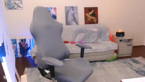 Snapshot of pepper_corn chatting on 12-13-24, 03:32 Olga and Kirill online show from 12-13-24, 03:32