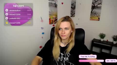 Mia online show from 10-21-25, 06:03