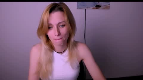 Mia online show from 11-20-25, 06:18