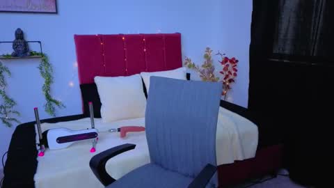 pequitasmedusa9 online show from 09-26-25, 06:34