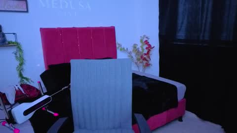 pequitasmedusa9 online show from 10-07-25, 07:55