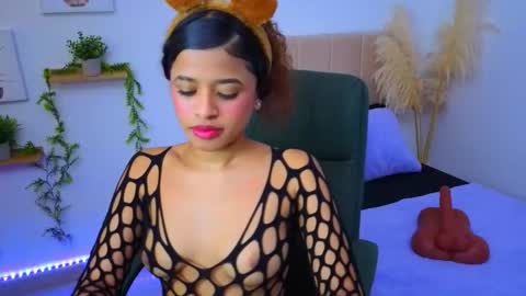 pequitasmedusa9 online show from 10-22-25, 06:07