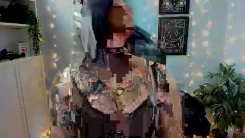 Gabbie online show from 10-25-25, 08:11