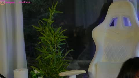 Dee online show from 12-04-24, 09:18