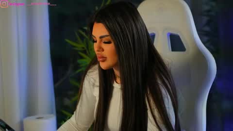 Dee online show from 12-19-24, 08:34