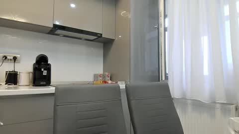 Dee online show from 12-31-24, 09:10