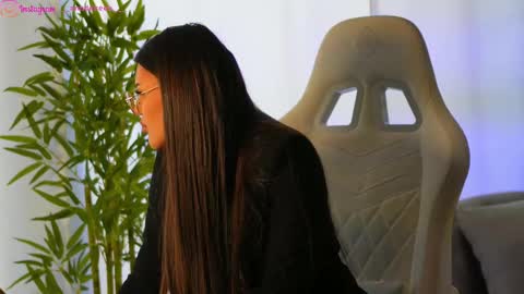 Dee online show from 02-13-25, 09:09