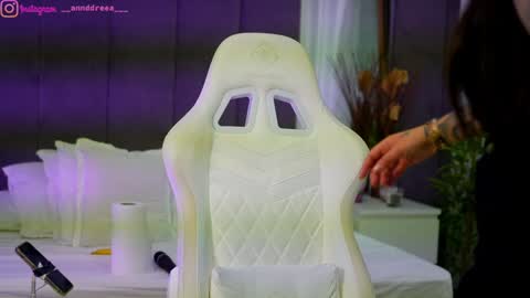 Dee online show from 10-04-25, 02:26