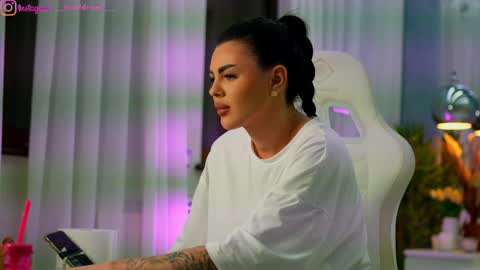 Snapshot of perfectt33n chatting on 03-23-26, 02:32 Dee online show from 03-23-26, 02:32