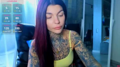 Snapshot of perfecttbaby77n chatting on 05-04-26, 10:33 Anna online show from 05-04-26, 10:33