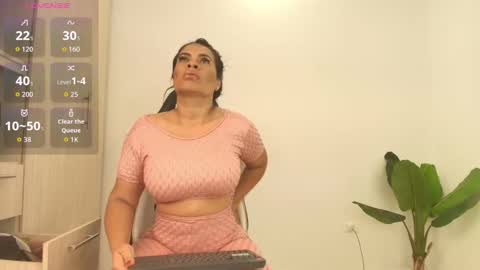 Snapshot of perla_hot4u chatting on 02-16-26, 12:56 online show from 02-16-26, 12:56