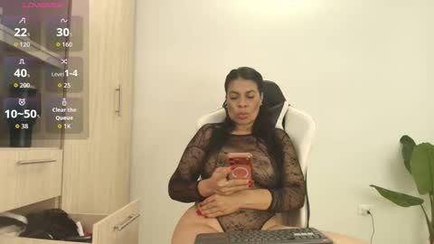 Snapshot of perla_hot4u chatting on 02-18-26, 08:05 online show from 02-18-26, 08:05