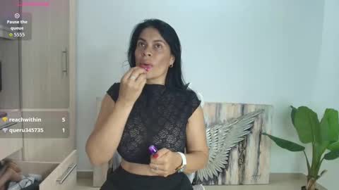 Snapshot of perla_hot4u chatting on 03-23-26, 12:14 online show from 03-23-26, 12:14