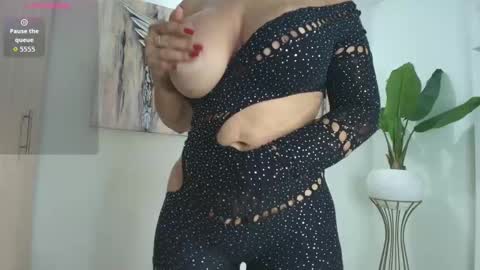 Snapshot of perla_hot4u chatting on 03-26-26, 12:17 online show from 03-26-26, 12:17