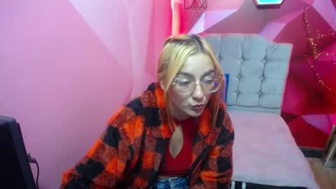 Snapshot of perla_red chatting on 01-10-25, 03:48 PERLA RED online show from 01-10-25, 03:48