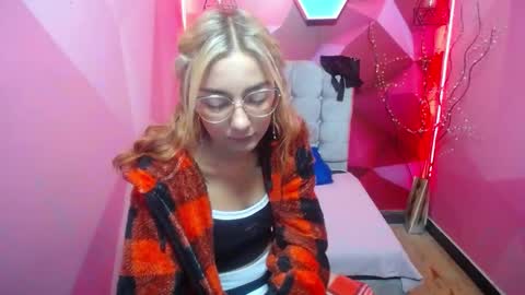 Snapshot of perla_red chatting on 01-17-25, 11:59 PERLA RED online show from 01-17-25, 11:59