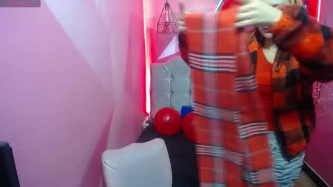 Snapshot of perla_red chatting on 02-14-25, 11:53 PERLA RED online show from 02-14-25, 11:53