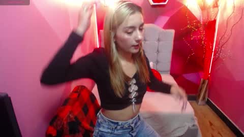 Snapshot of perla_red chatting on 03-01-25, 12:01 PERLA RED online show from 03-01-25, 12:01