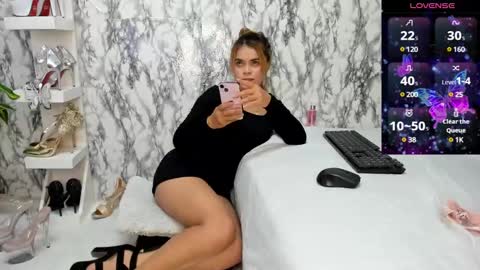 Perla Thompson online show from 02-22-25, 12:49