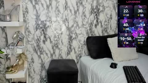 Perla Thompson online show from 02-26-25, 08:33