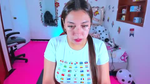 PERLA online show from 06-25-26, 02:00