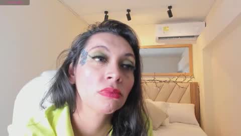 PerlaPreciosa online show from 03-18-26, 04:04