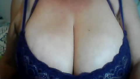 Snapshot of perlita070822 chatting on 08-06-26, 04:14 perlita070822 online show from 08-06-26, 04:14