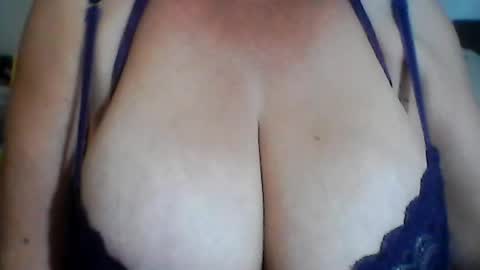 Snapshot of perlita070822 chatting on 08-09-26, 04:28 perlita070822 online show from 08-09-26, 04:28