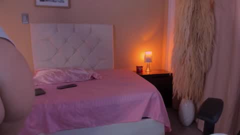 Snapshot of persefone_saira chatting on 03-20-26, 11:15 Marie online show from 03-20-26, 11:15