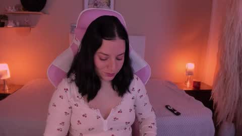 Snapshot of persefone_saira chatting on 03-26-26, 11:27 Marie online show from 03-26-26, 11:27